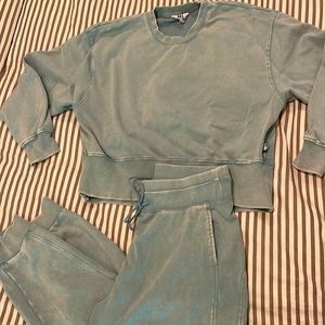 NWOT Joy Lab set includes sweatshirt and sweatpants in mint (sold out Target) M